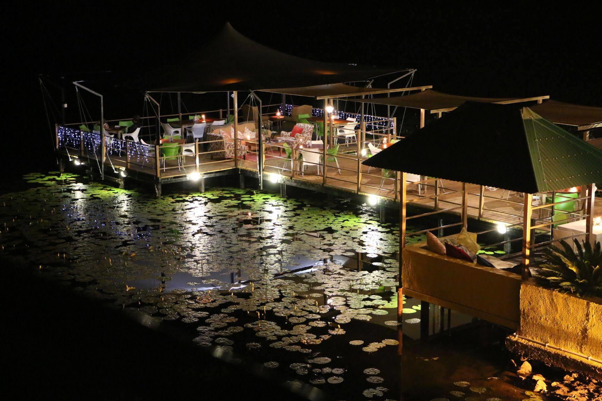 Bambuu Lakeside Lodge Hazyview Extérieur photo